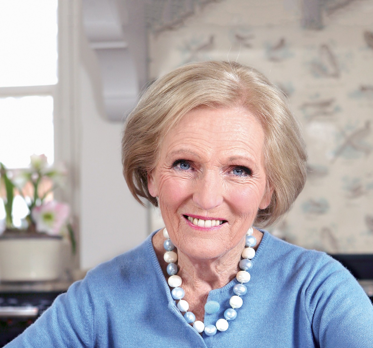 Queen of Baking, Mary Berry: Fashionably fabulous at 81 | Independent.ie
